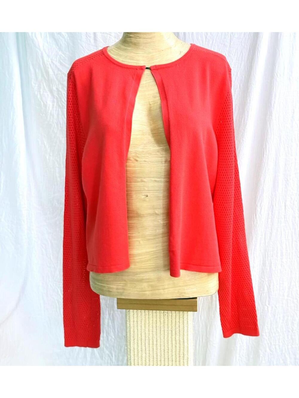 🆕LISTING🆕 T Tahari sweater